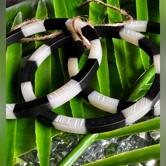 Plunder Monochrome Checkered Bangles - Picture 3 of 6
